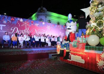 Desfile navideño y encendido del Pino encabezado por el gobernador Américo Villarreal