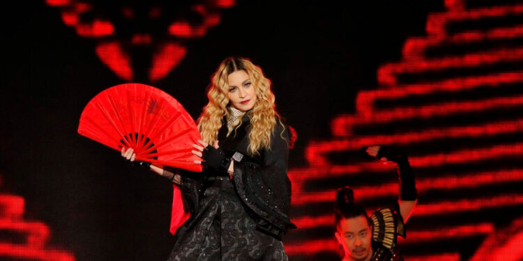 Arremete Madonna contra Trump por postura contra Sida