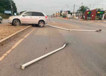 Camioneta impacta pipa de Gas y derriba poste