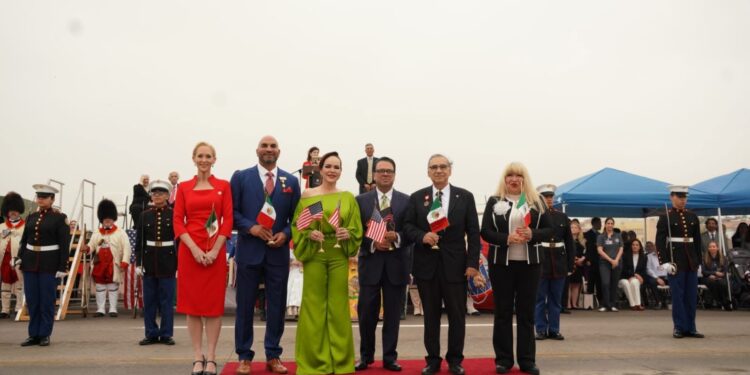 Celebran los dos Laredos alianza estratégica en ceremonia del abrazo