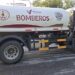 Camión cisterna de Bomberos cae en socavón en la colonia Libertad