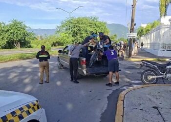 Motociclista resulta lesionado tras choque con camioneta