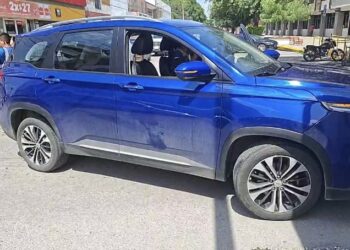 Choque en semáforo del 9 Matamoros deja mujer lesionada